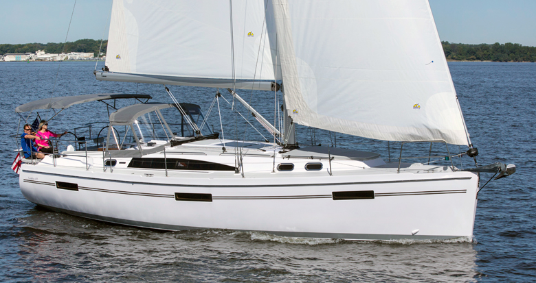 Catalina 425 sailing